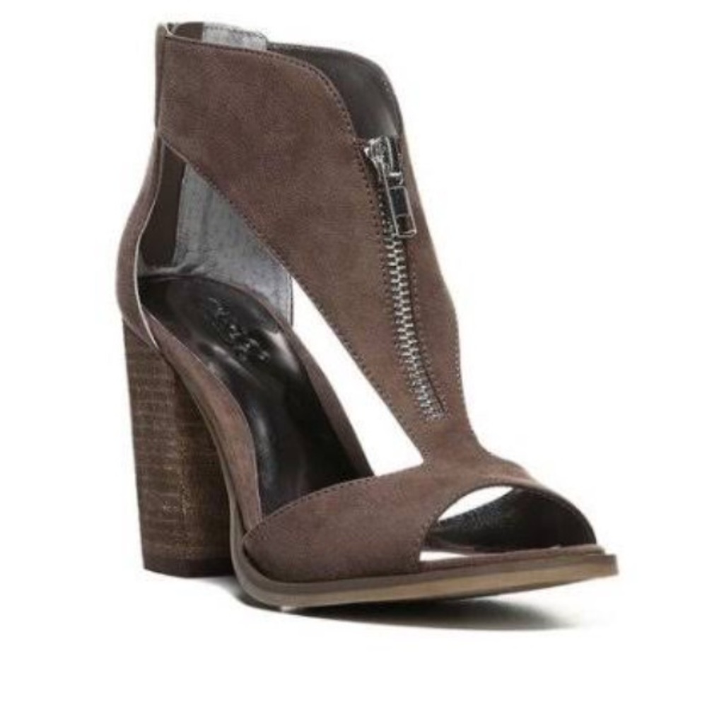 Carlos Santana Jury Block Heels Sandals 7 Brown